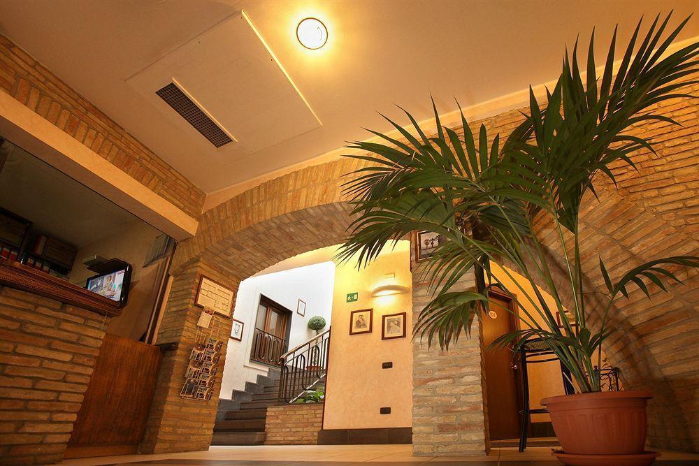 Arcobaleno Rooms Cagliari Esterno foto