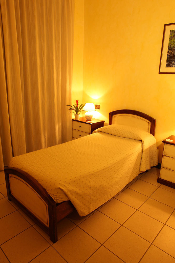 Arcobaleno Rooms Cagliari Esterno foto