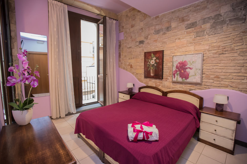 Arcobaleno Rooms Cagliari Esterno foto
